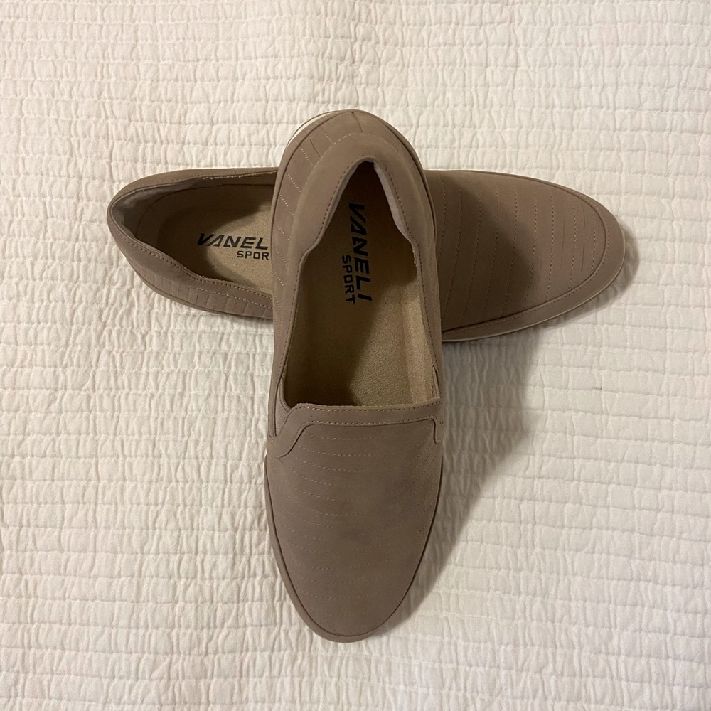 Vaneli Sport size 8